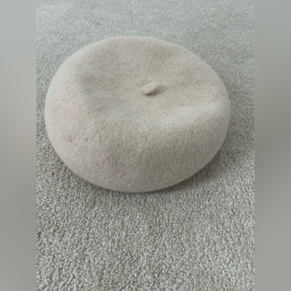 Structured wool beret hat